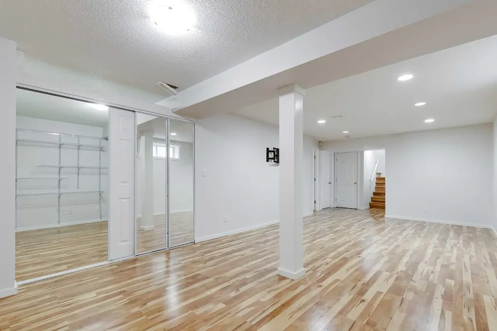 35 New Brighton Manor SE Calgary AB T2Z 4G8