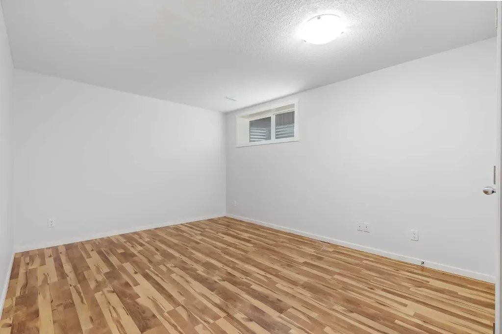 35 New Brighton Manor SE Calgary AB T2Z 4G8