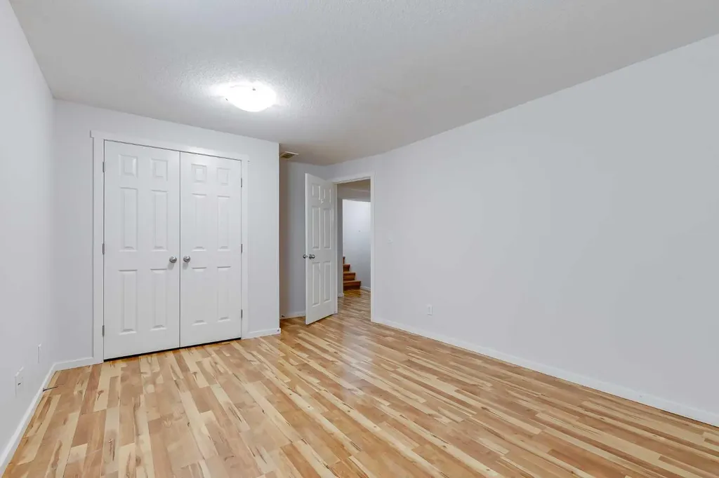 35 New Brighton Manor SE Calgary AB T2Z 4G8