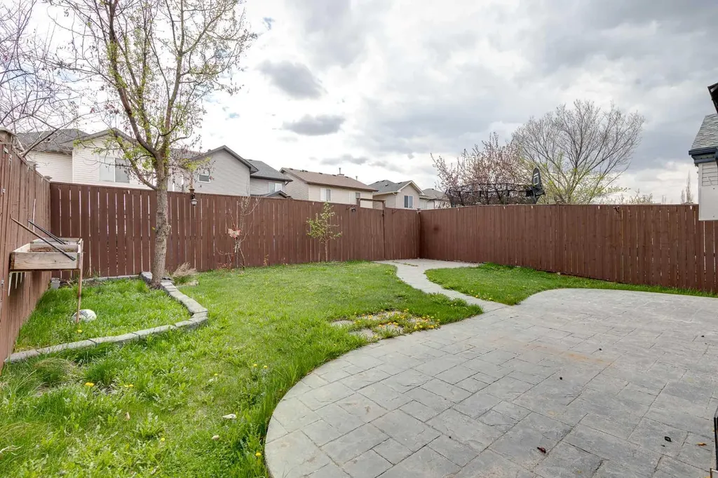 35 New Brighton Manor SE Calgary AB T2Z 4G8