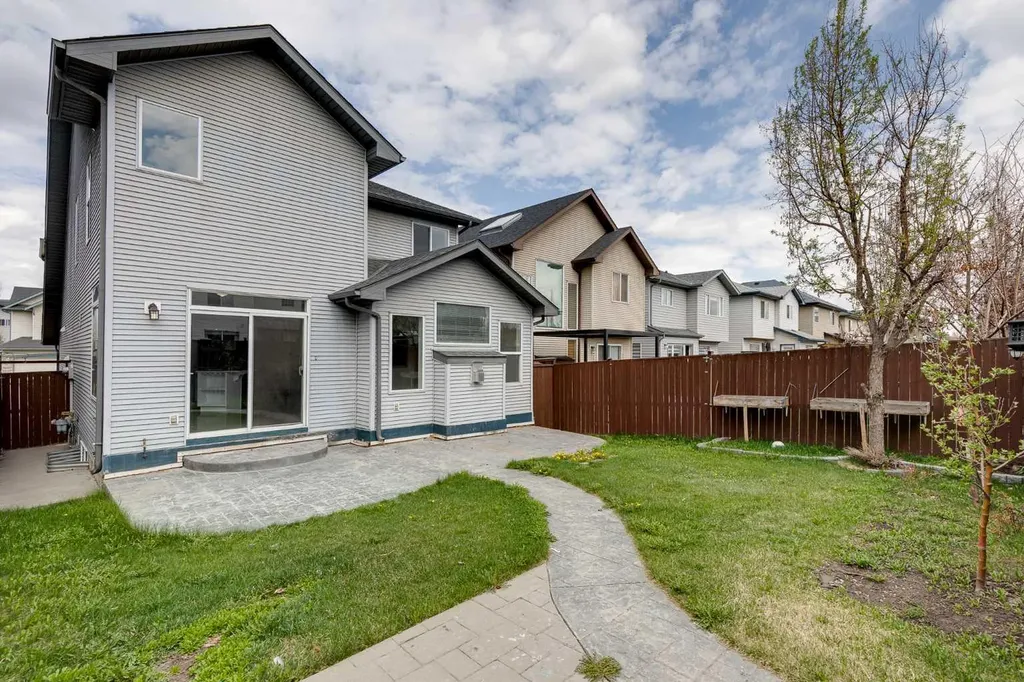 35 New Brighton Manor SE Calgary AB T2Z 4G8