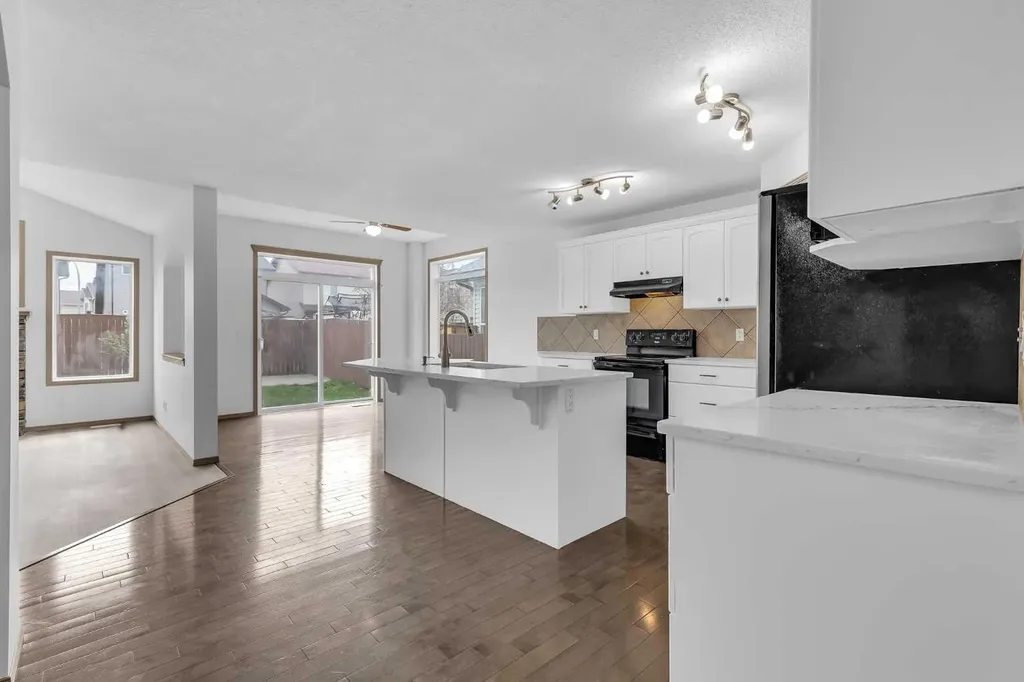 35 New Brighton Manor SE Calgary AB T2Z 4G8