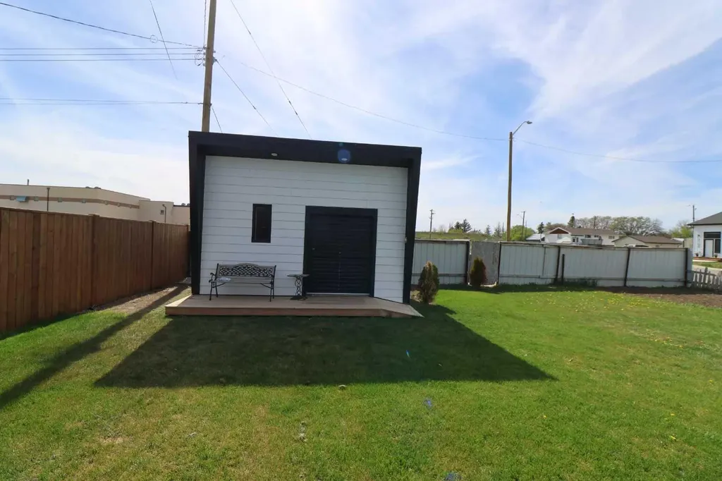 3918 52 Street Taber AB T1G 1B7