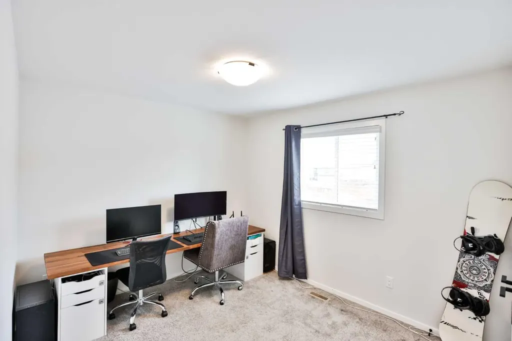 1109 Pacific Circle W Lethbridge AB T1J 5V5