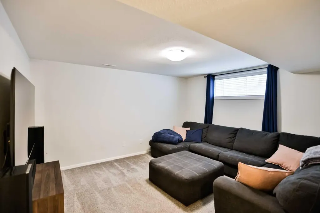 1109 Pacific Circle W Lethbridge AB T1J 5V5