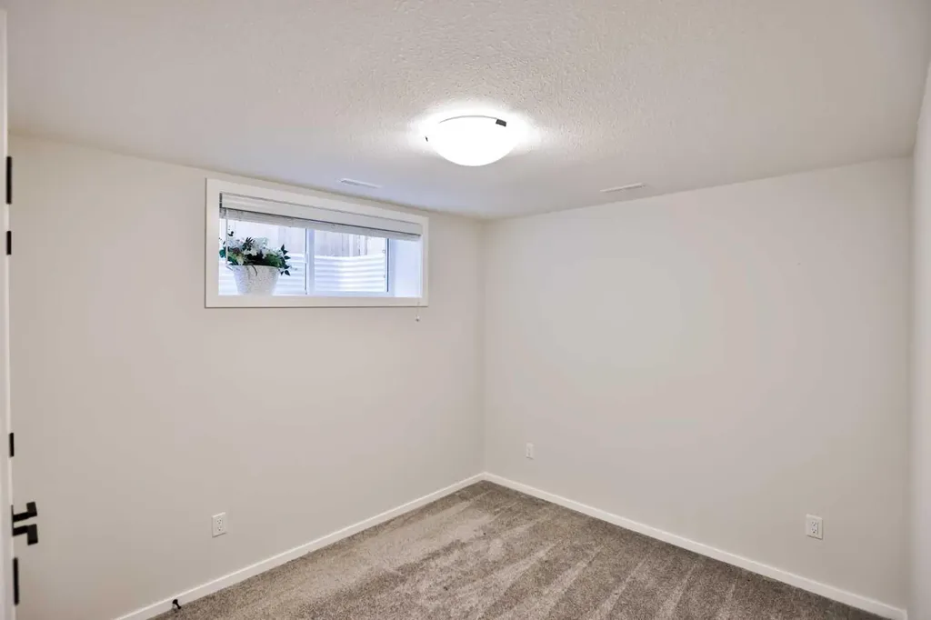 1109 Pacific Circle W Lethbridge AB T1J 5V5