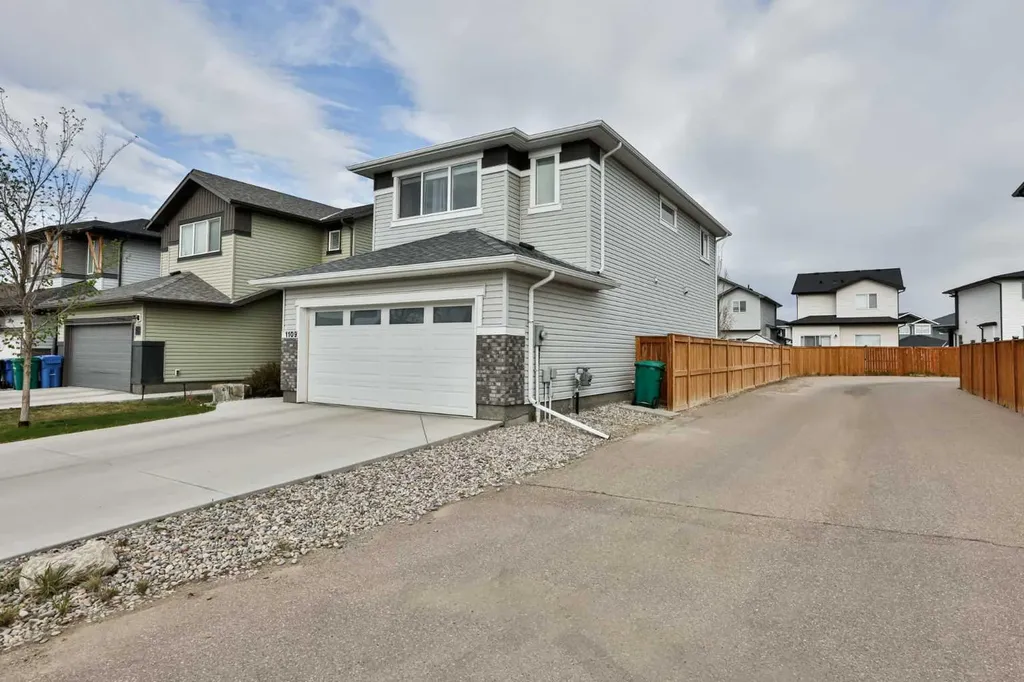 1109 Pacific Circle W Lethbridge AB T1J 5V5