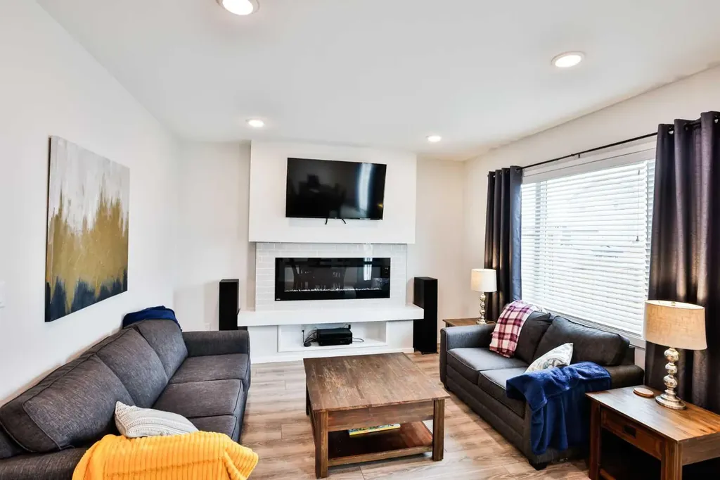 1109 Pacific Circle W Lethbridge AB T1J 5V5
