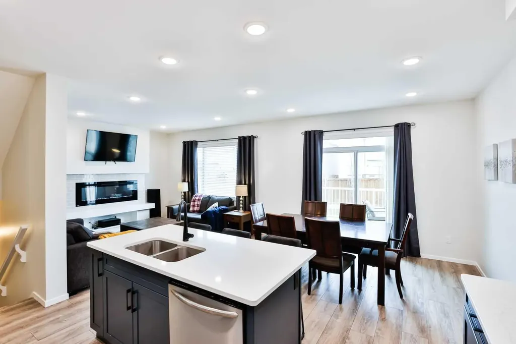 1109 Pacific Circle W Lethbridge AB T1J 5V5