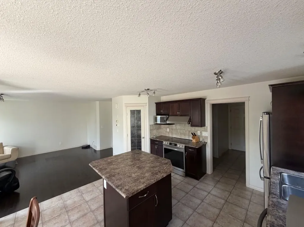 8829 89 Avenue Grande Prairie AB T8X 0C6