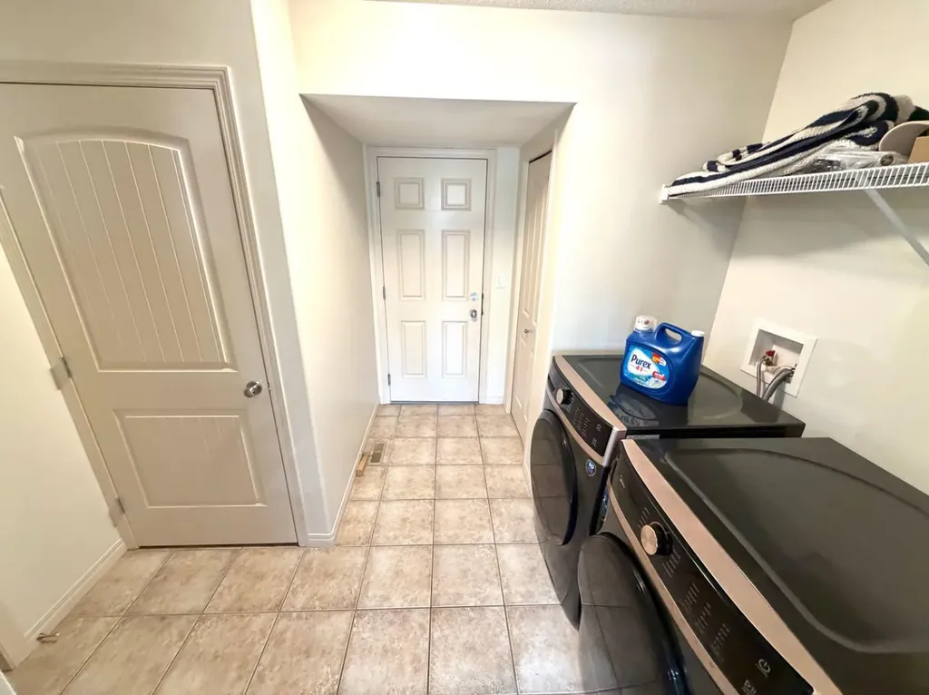 8829 89 Avenue Grande Prairie AB T8X 0C6