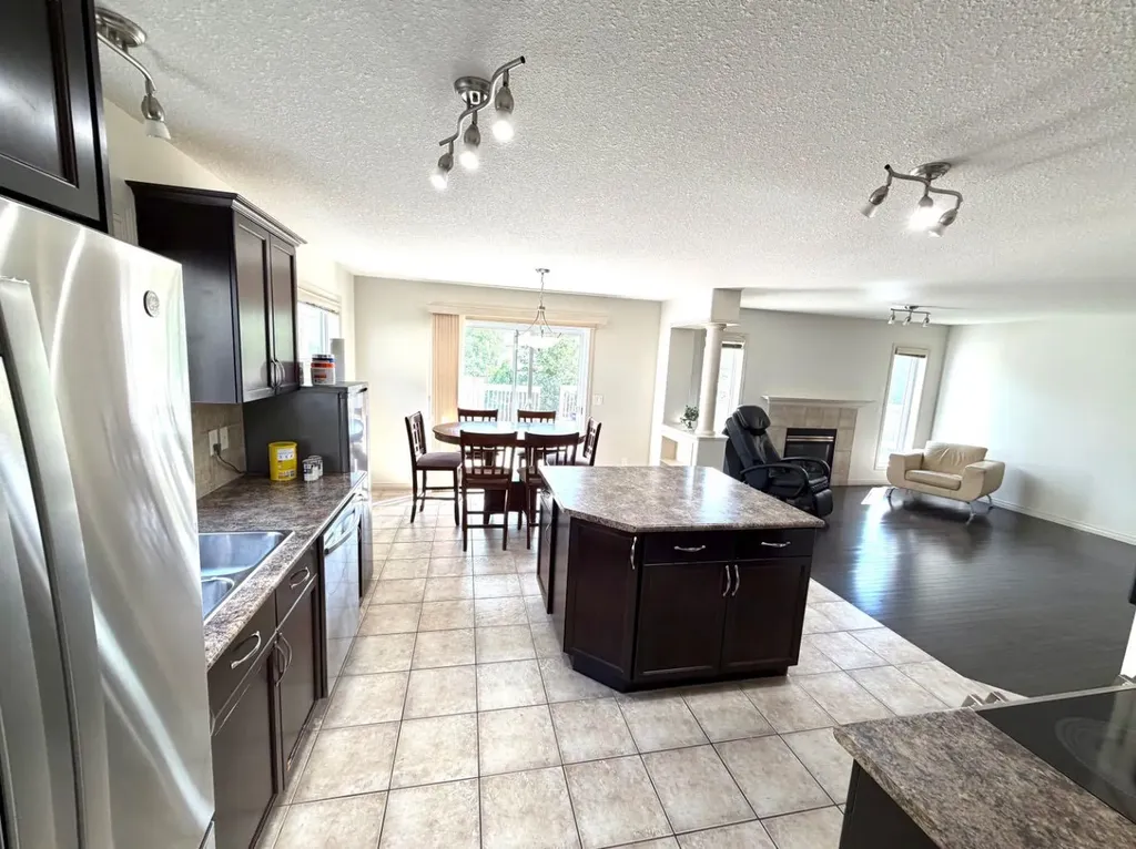 8829 89 Avenue Grande Prairie AB T8X 0C6