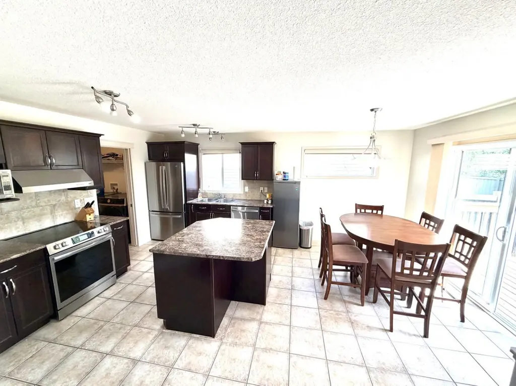 8829 89 Avenue Grande Prairie AB T8X 0C6