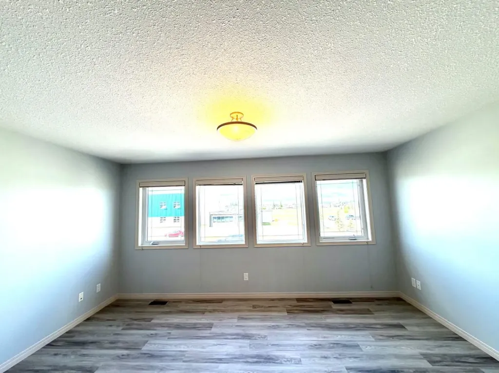8829 89 Avenue Grande Prairie AB T8X 0C6