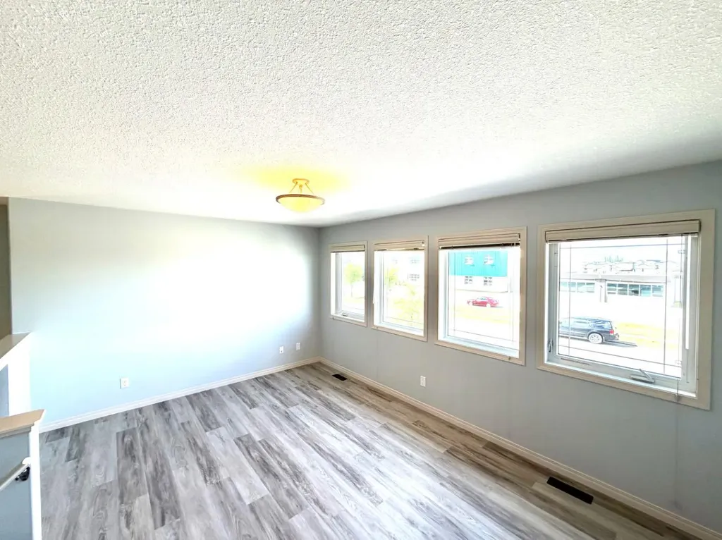 8829 89 Avenue Grande Prairie AB T8X 0C6