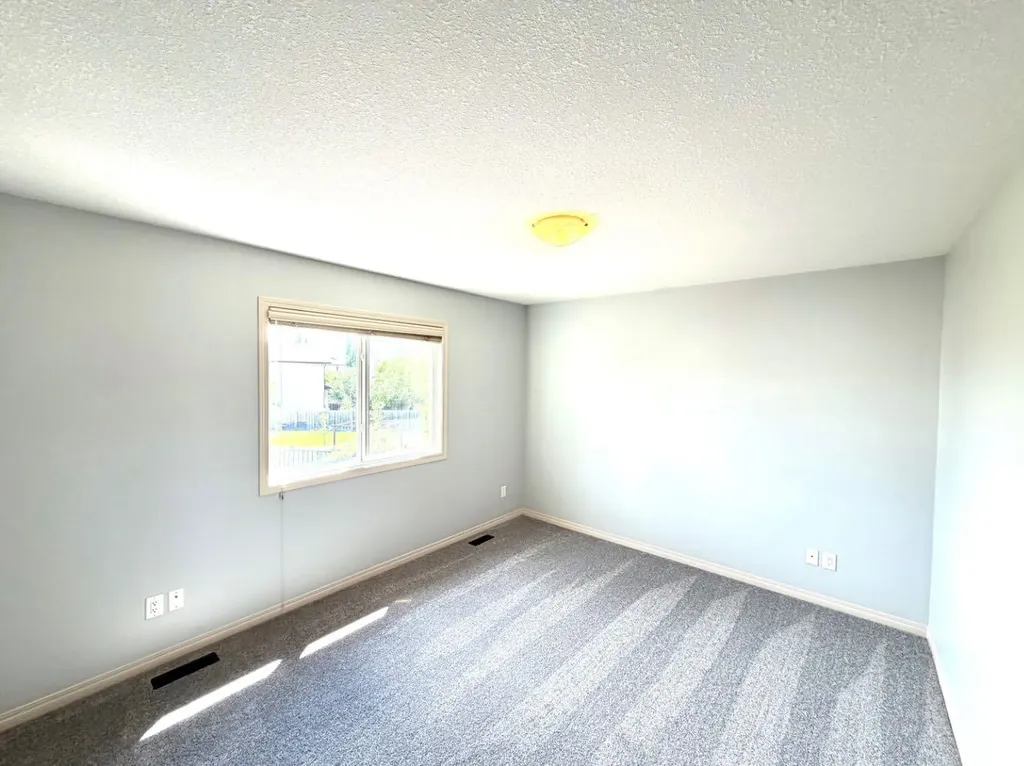 8829 89 Avenue Grande Prairie AB T8X 0C6