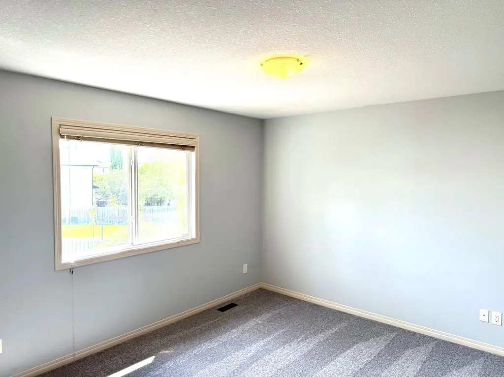 8829 89 Avenue Grande Prairie AB T8X 0C6