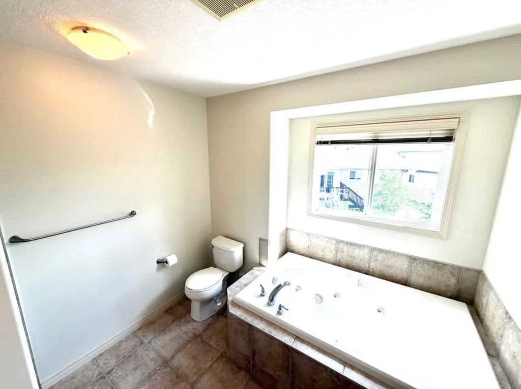 8829 89 Avenue Grande Prairie AB T8X 0C6
