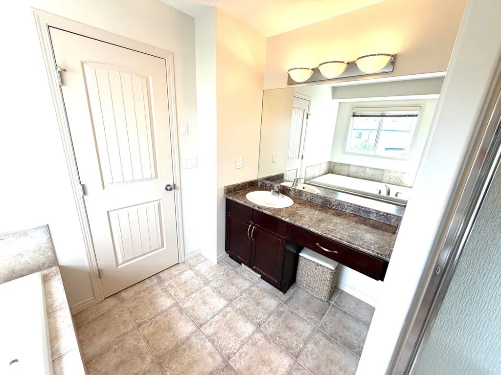 8829 89 Avenue Grande Prairie AB T8X 0C6
