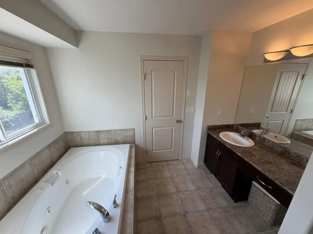 8829 89 Avenue Grande Prairie AB T8X 0C6