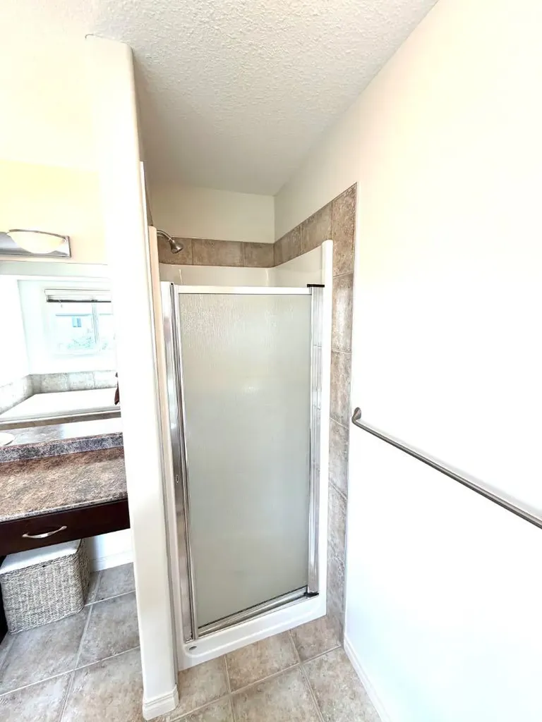 8829 89 Avenue Grande Prairie AB T8X 0C6