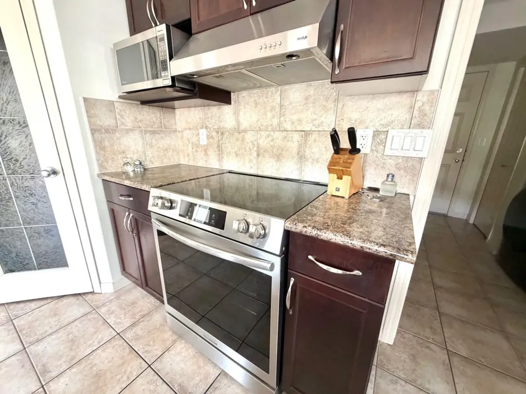 8829 89 Avenue Grande Prairie AB T8X 0C6