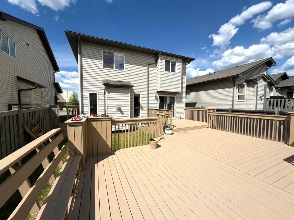 8829 89 Avenue Grande Prairie AB T8X 0C6