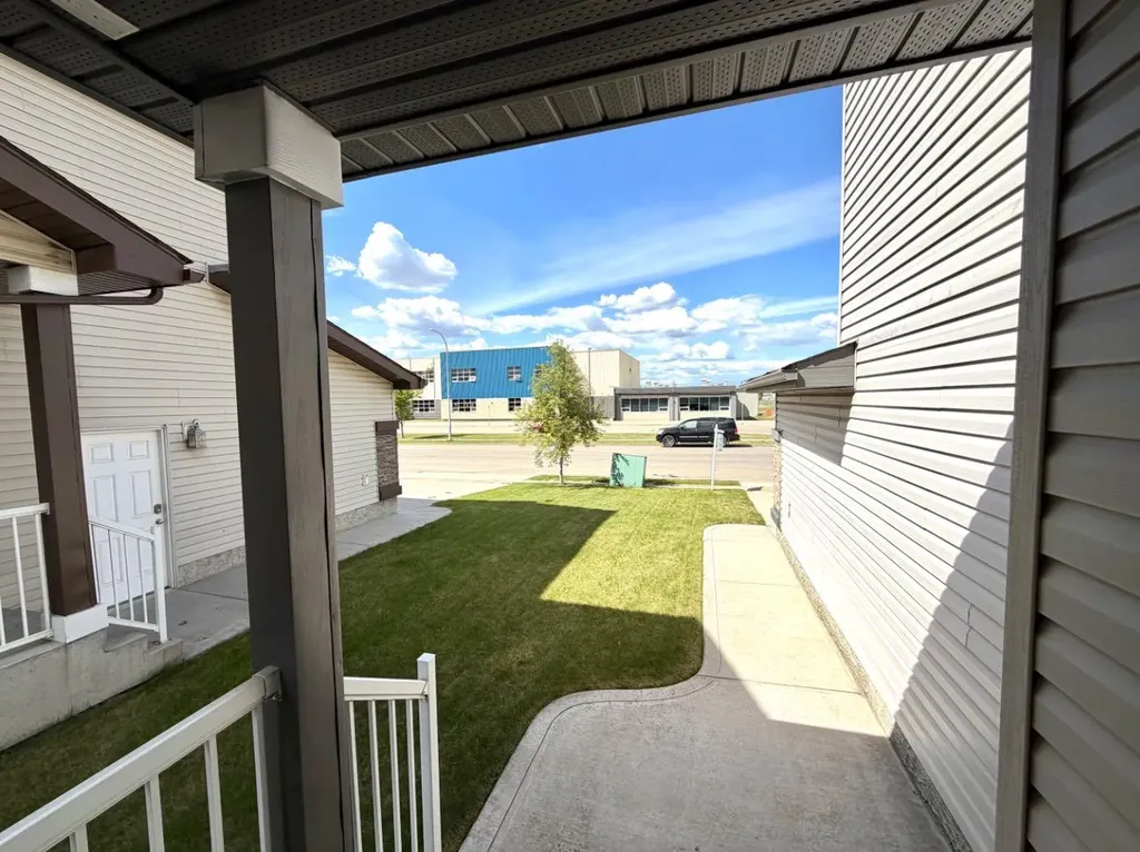 8829 89 Avenue Grande Prairie AB T8X 0C6