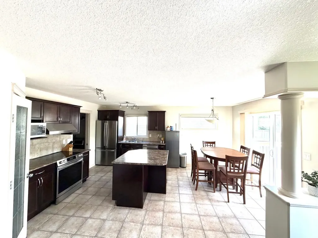 8829 89 Avenue Grande Prairie AB T8X 0C6