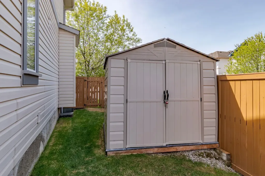 6 Cranwell Link SE Calgary AB T3M 1G3