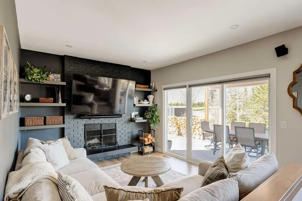 608 Bearspaw Village Road Rural Rocky View County AB T3L2P1