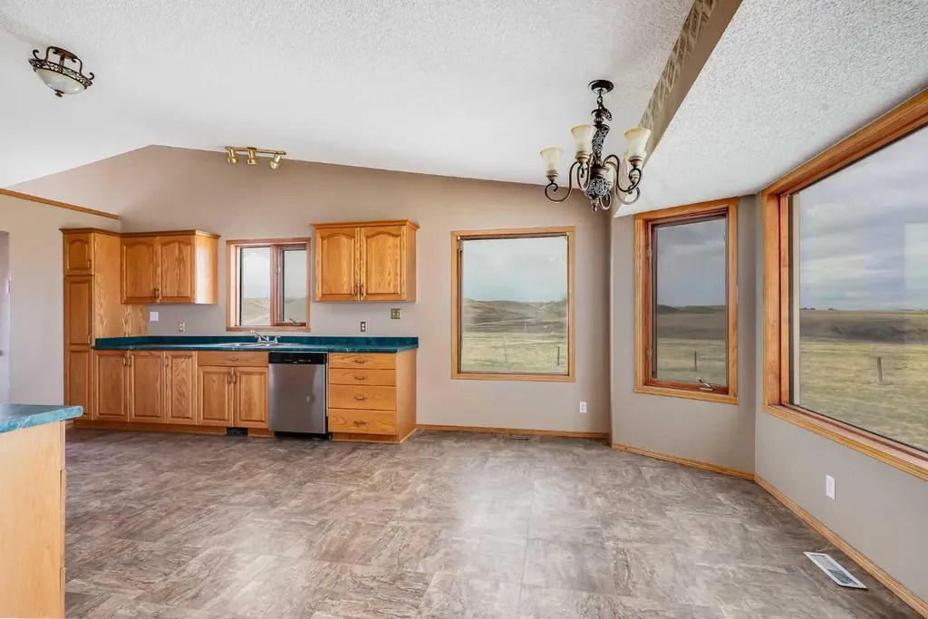 274128 320 Street E Rural Foothills County AB T0L 0J0