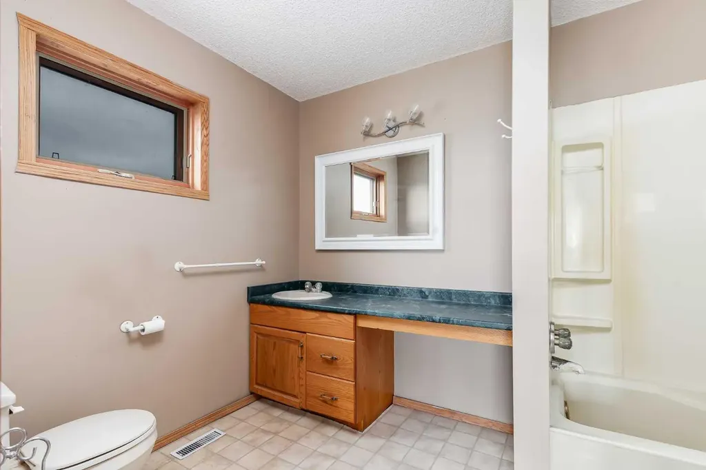 274128 320 Street E Rural Foothills County AB T0L 0J0