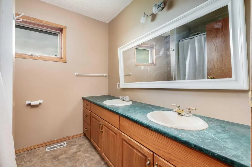 274128 320 Street E Rural Foothills County AB T0L 0J0