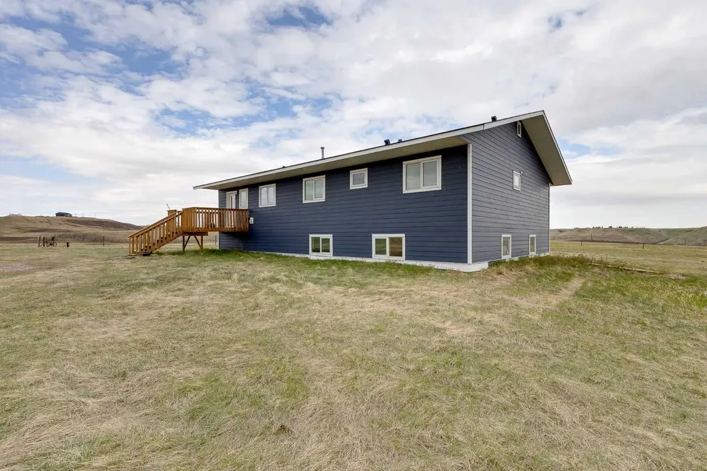 274128 320 Street E Rural Foothills County AB T0L 0J0