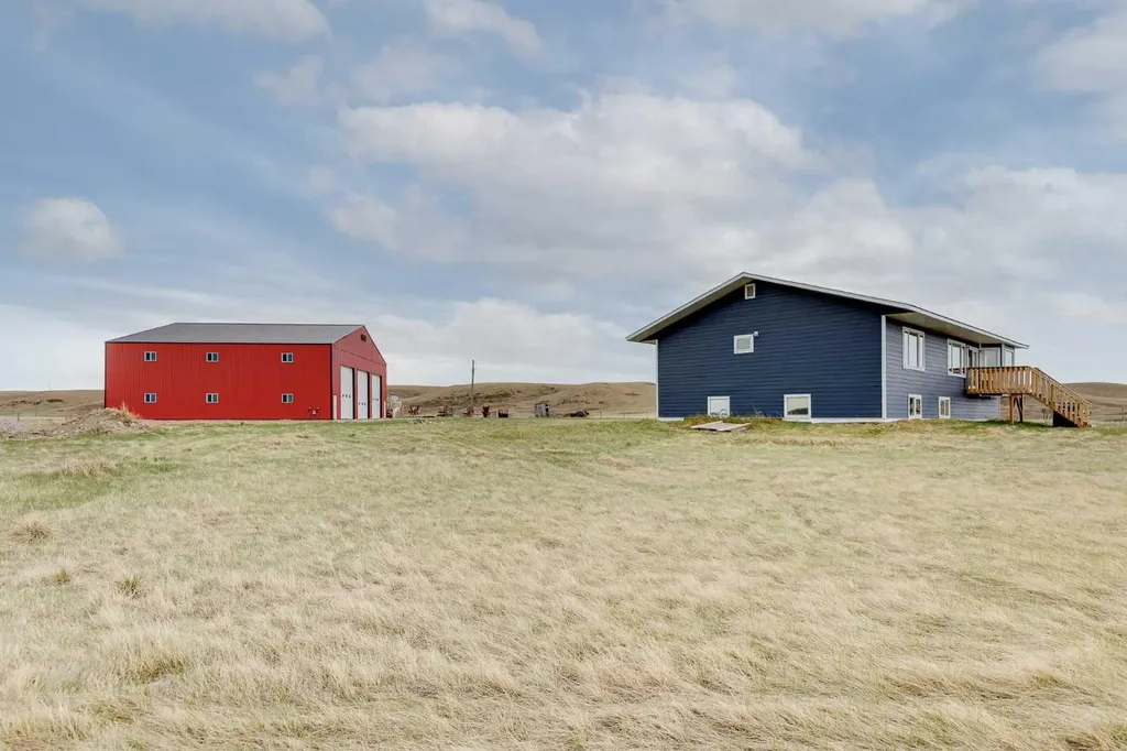 274128 320 Street E Rural Foothills County AB T0L 0J0