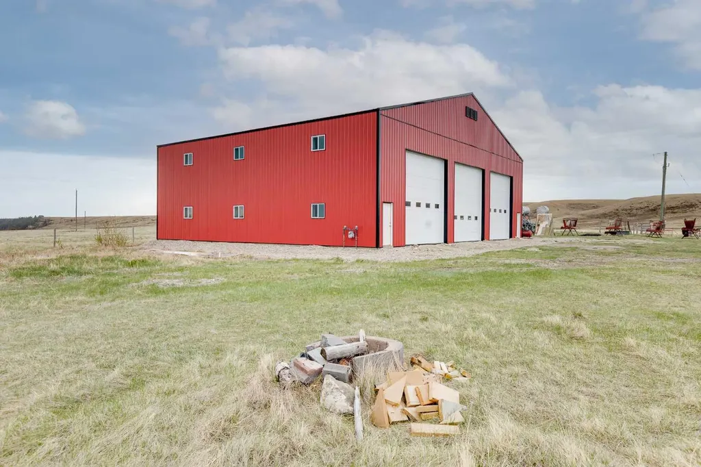 274128 320 Street E Rural Foothills County AB T0L 0J0