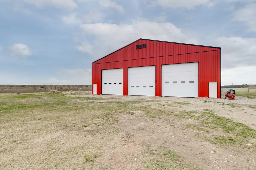 274128 320 Street E Rural Foothills County AB T0L 0J0