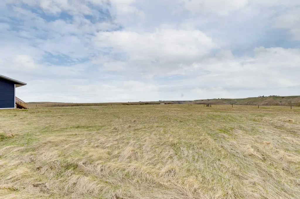 274128 320 Street E Rural Foothills County AB T0L 0J0
