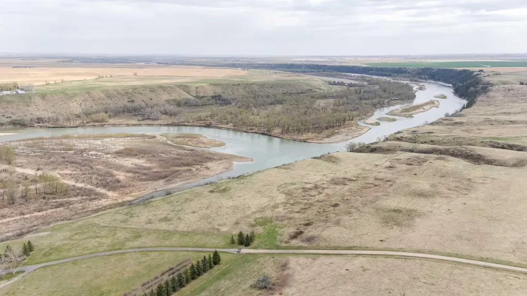 274128 320 Street E Rural Foothills County AB T0L 0J0