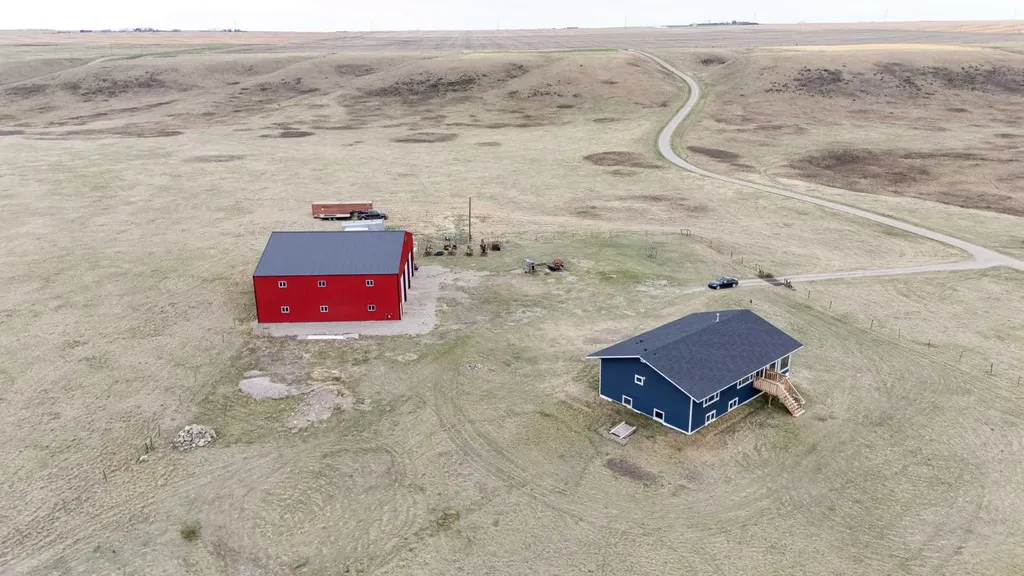 274128 320 Street E Rural Foothills County AB T0L 0J0