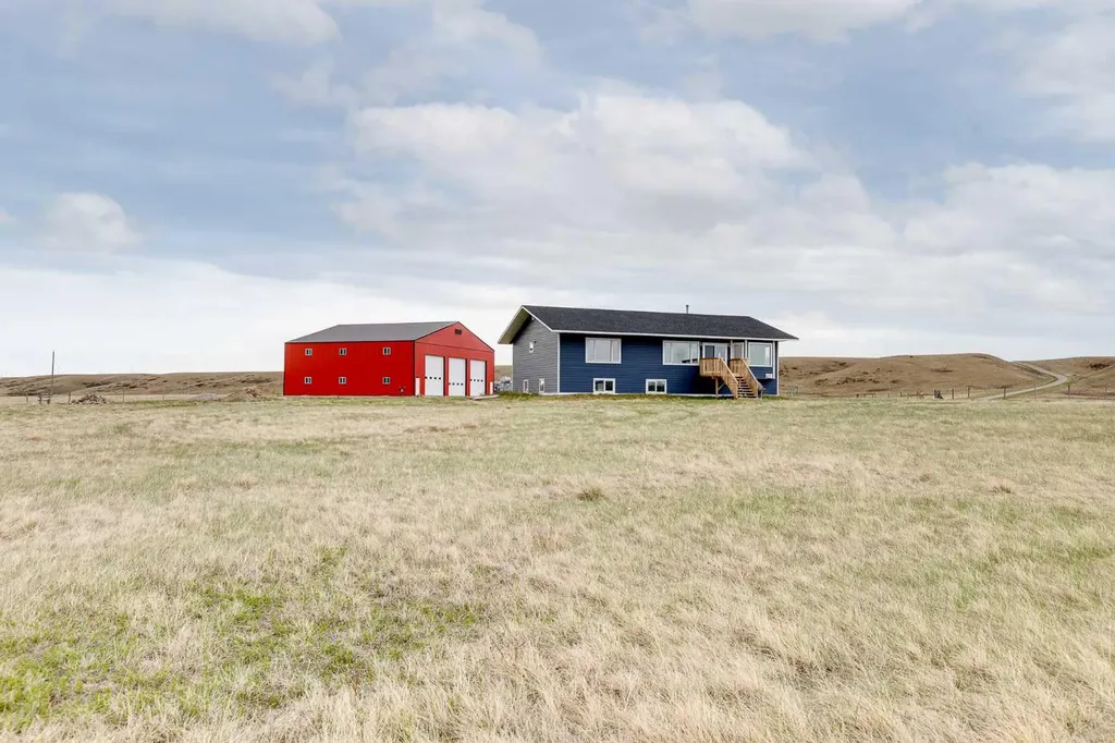 274128 320 Street E Rural Foothills County AB T0L 0J0