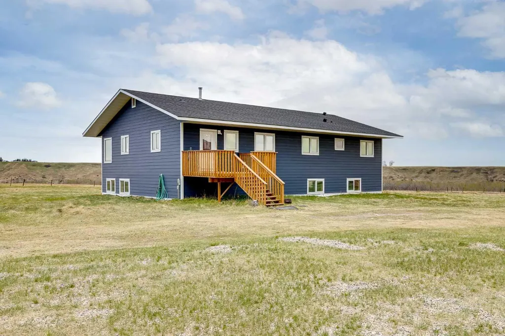 274128 320 Street E Rural Foothills County AB T0L 0J0