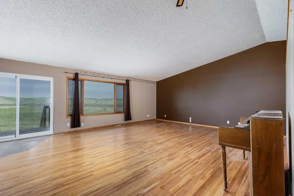 274128 320 Street E Rural Foothills County AB T0L 0J0