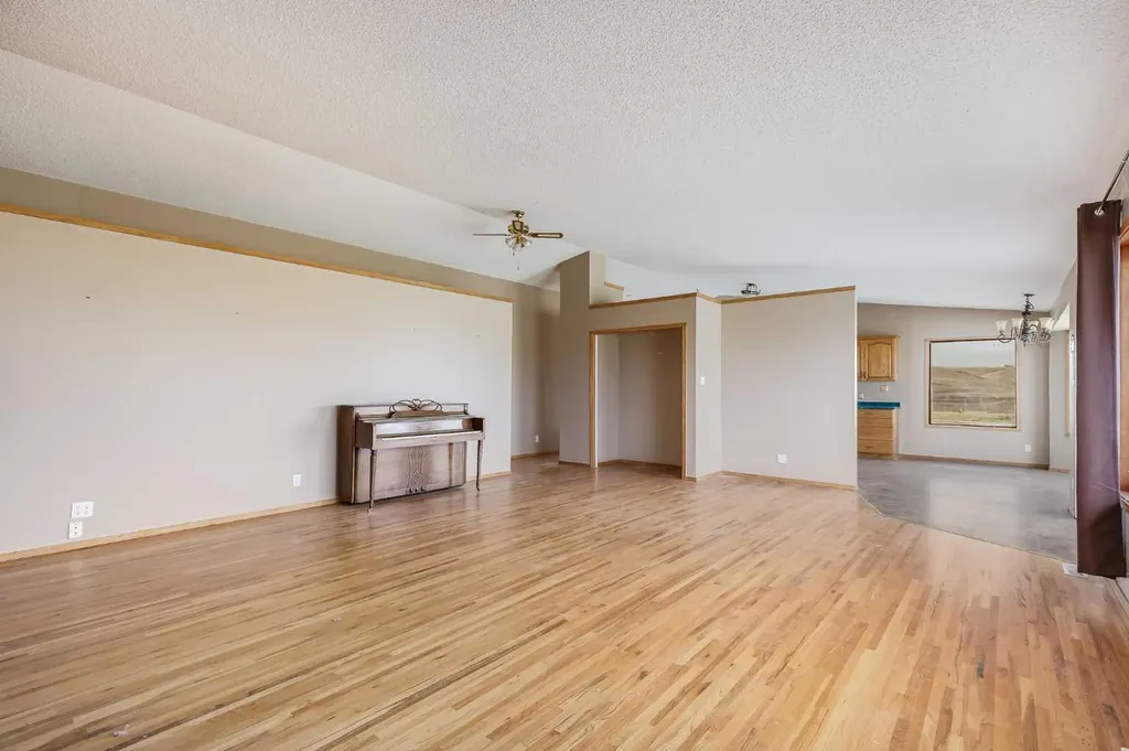 274128 320 Street E Rural Foothills County AB T0L 0J0