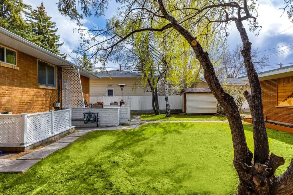 1415 43 Street SW Calgary AB T3C 2A3