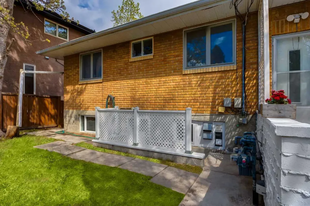 1415 43 Street SW Calgary AB T3C 2A3