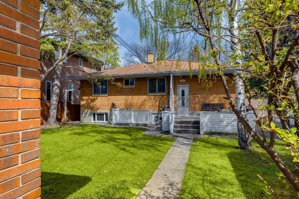 1415 43 Street SW Calgary AB T3C 2A3
