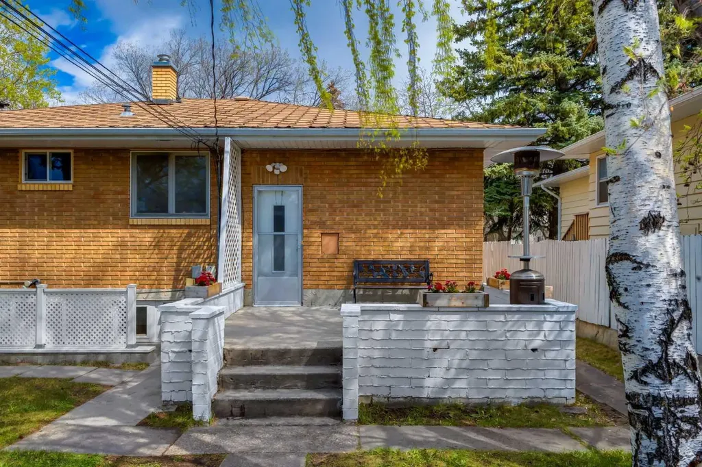 1415 43 Street SW Calgary AB T3C 2A3