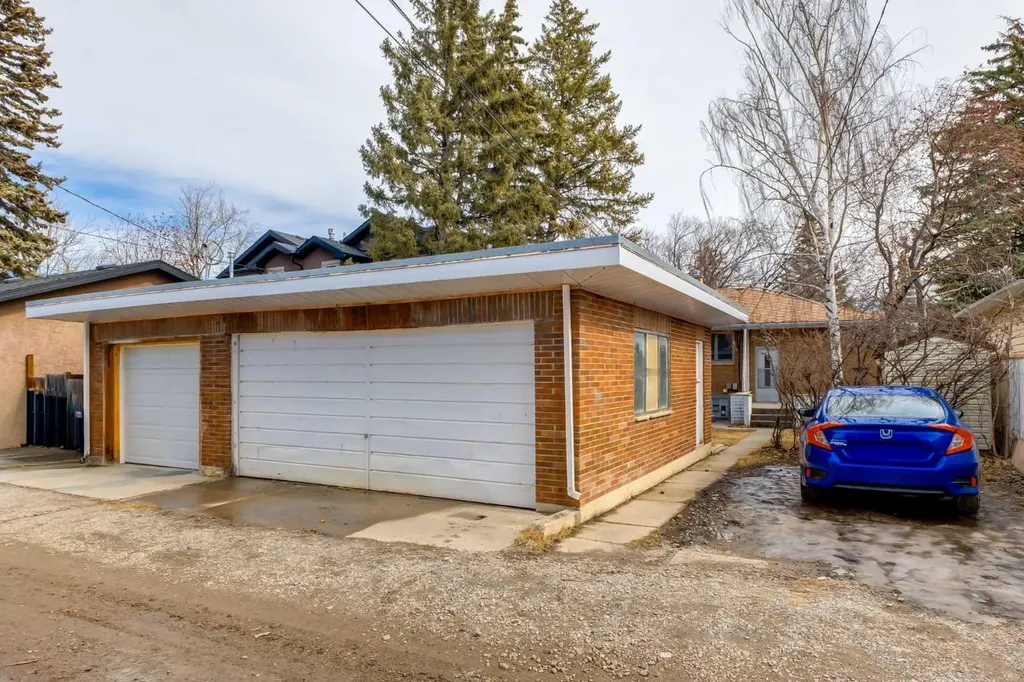 1415 43 Street SW Calgary AB T3C 2A3